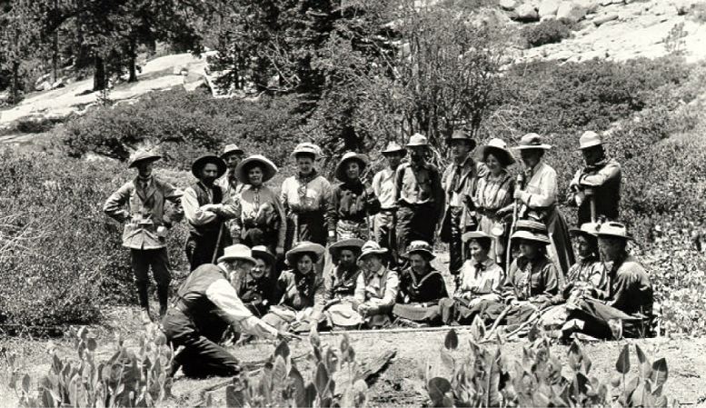 John_Muir_and_his_entourage_enroute_to_Hetch_Hetchy_1909_w_caption